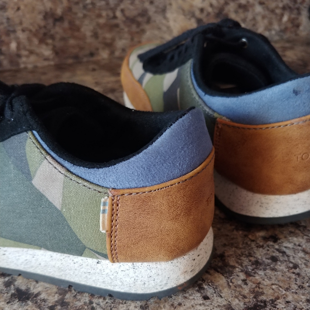 TOMS🌱 Youth 2 Camo Lace up Sneakers - Picture 6 of 9